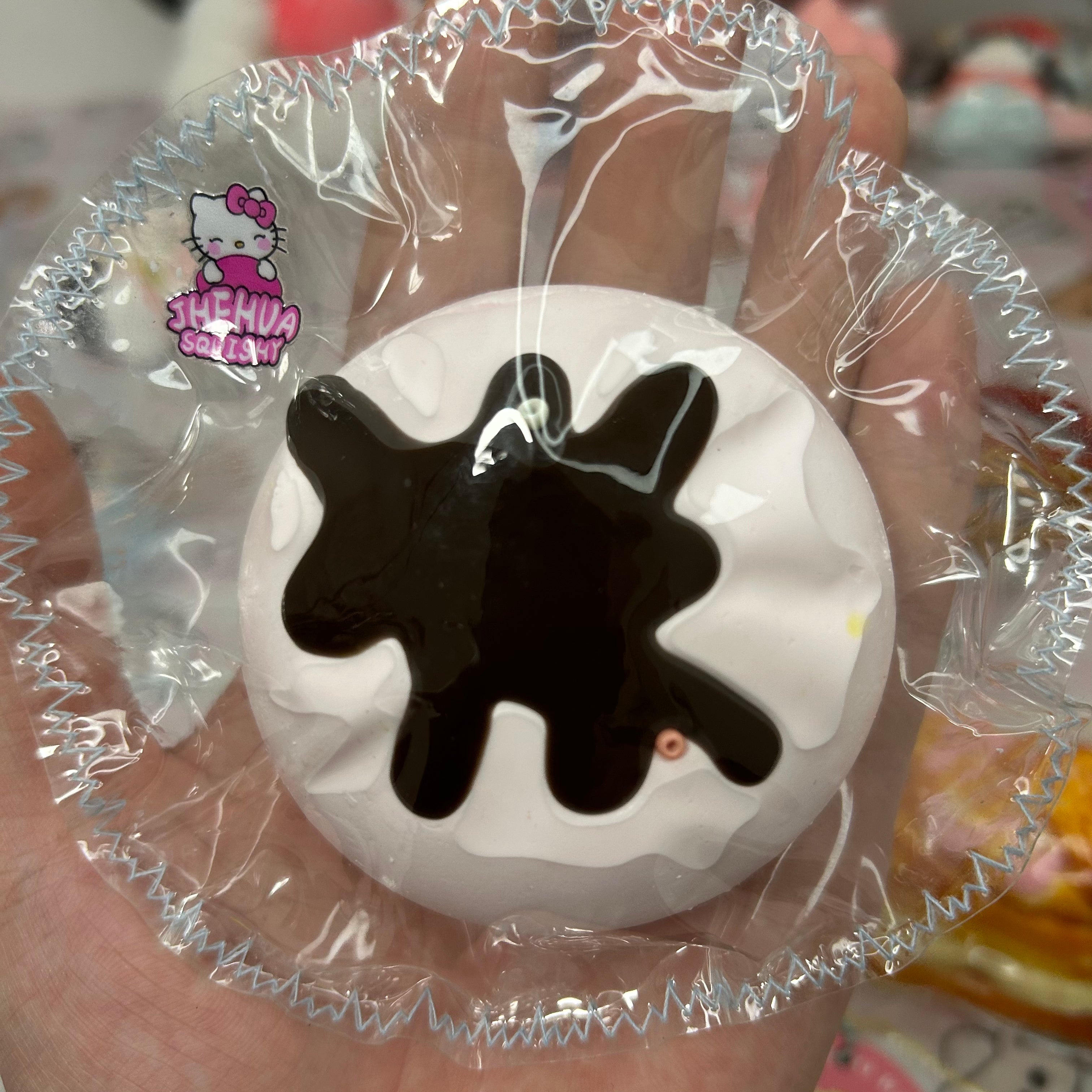 π© Sweet Chocolate Drizzle Squishy β Cute Stress Relief Toy(Only oneοΌ