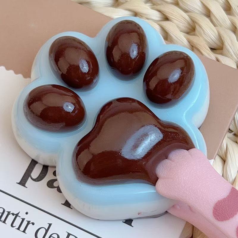 Blue silicone cat claw pinch